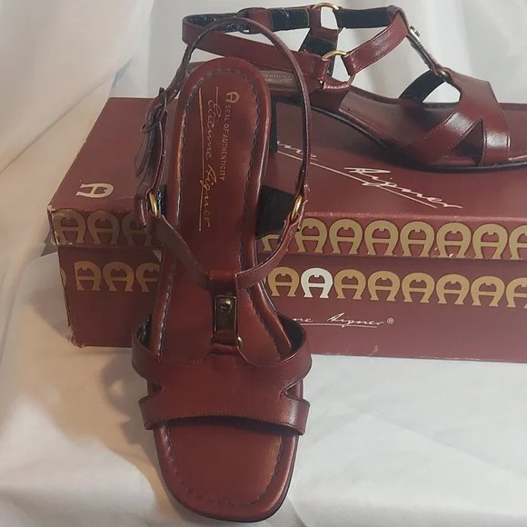 Etienne Aigner Sandal - Picture 4 of 6